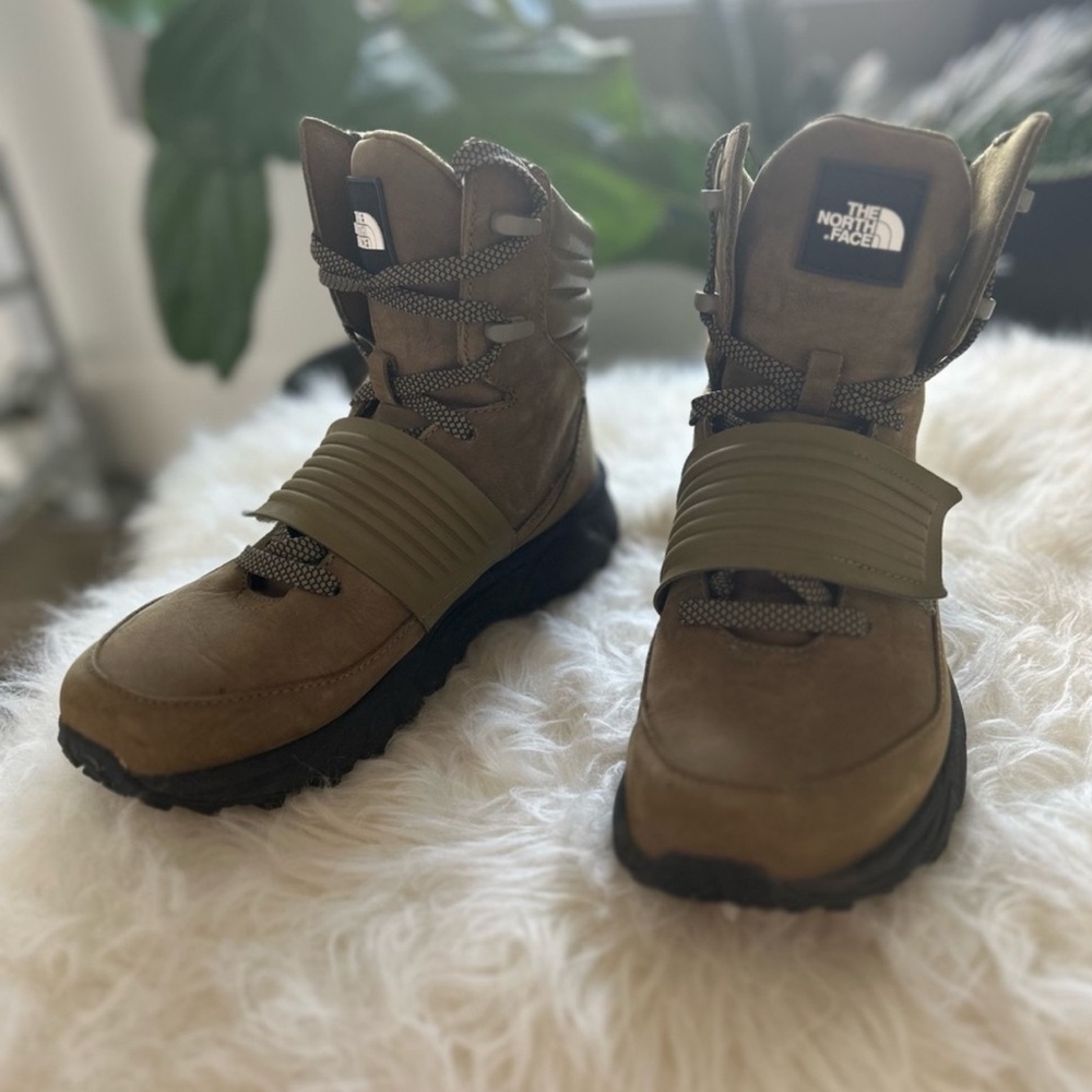 The North Face Women’s Combat Winter Snow Boots size 8